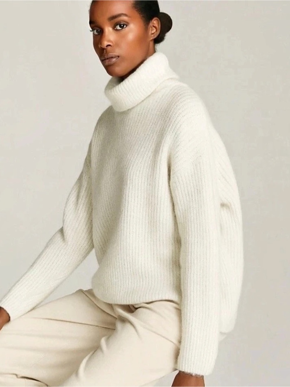 Cream Turtleneck Sweater Like New